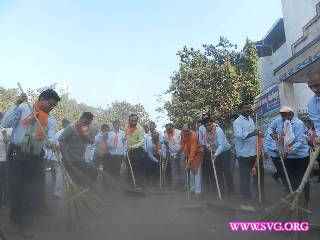Swachh Bharat Abhiyan - Surat City Cleaning - Swaminarayan Vadtal ...